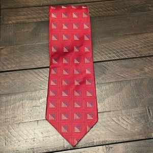 Men’s Nautica silk tie.